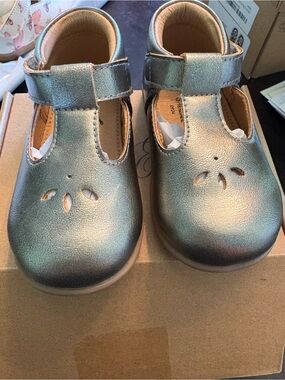 Kids Metallic T-Strap shoes